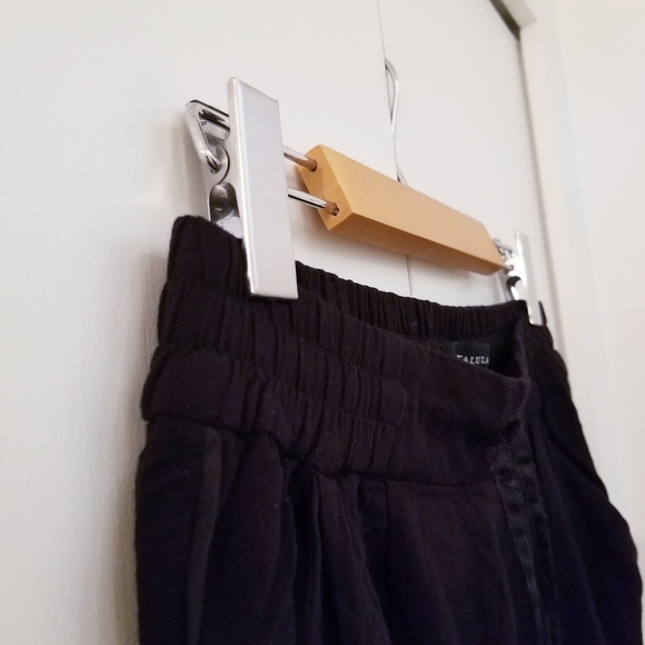 Talula Aritiza | Black Jogger Casual Dress Pants - Picture 6 of 7